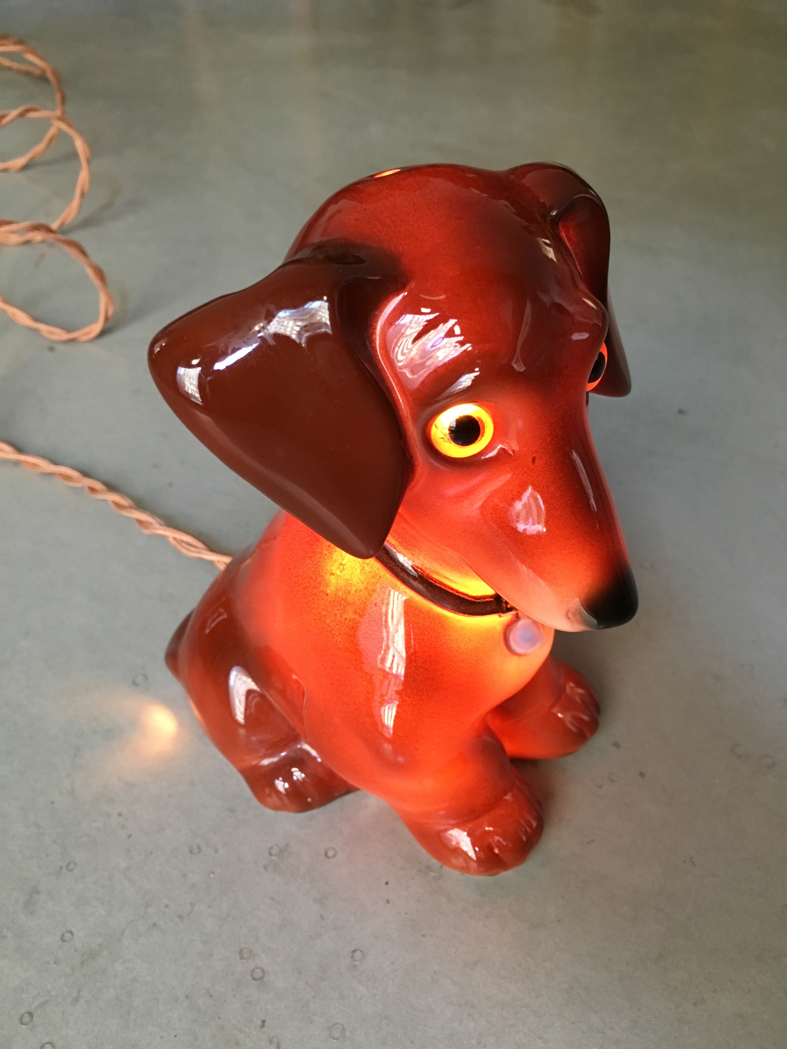 Keramik Hund mit Beleuchtung Dudlerei