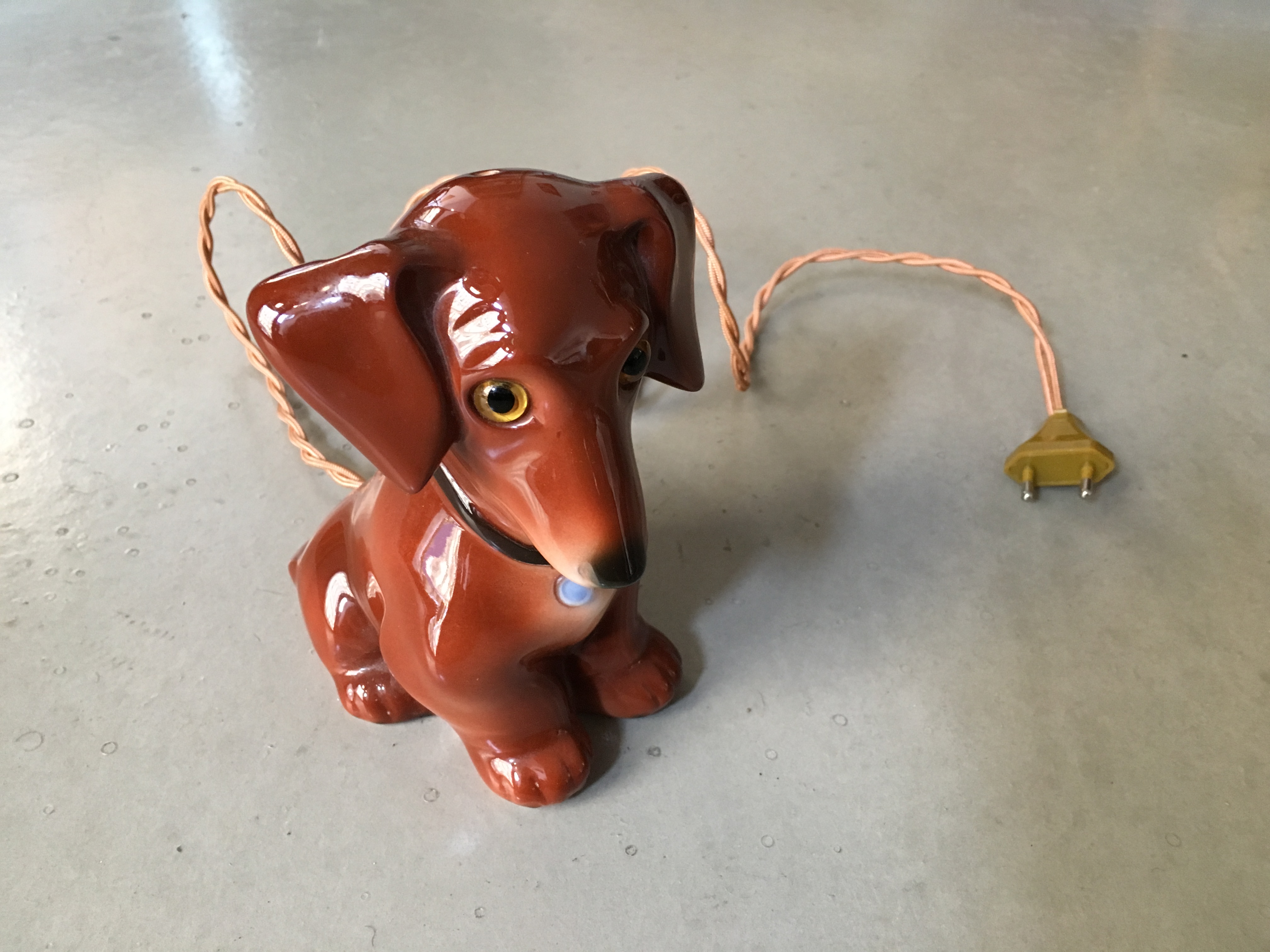 Keramik Hund mit Beleuchtung Dudlerei